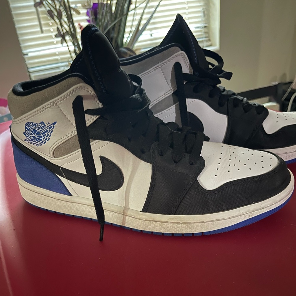 Air Jordon 1s 120 men’s size 9.5 used black blue and gray